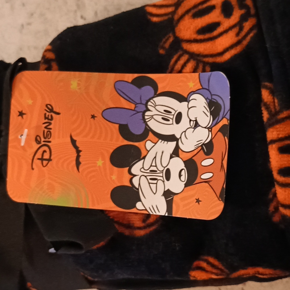 2 Pack Disney Black and Orange Pumpkin Hand Towels - Picture 3 of 4
